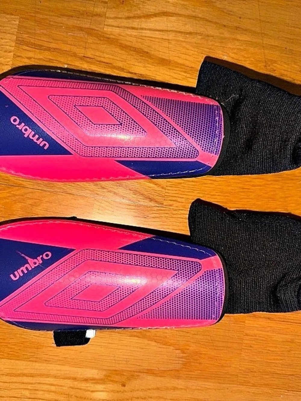Umbro Ceramica 2.0 Shin Guards Pink & Black Small